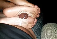 Semen videosanales en la boca de una rubia de ojos azules con un gran culo que hermosa