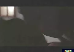El hombre se deslizó suavemente porno real gratis la belleza que lo excitó