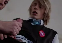 Chicos vertiendo semen espléndido rubia en su rodillas a videos pornos gratis xxx boca ellos