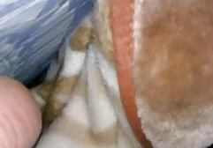 La ponogey mujer se despertó, y un miembro ya en pus