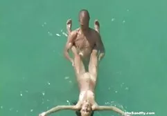 Hombres fuertes videos eroticos online con una hermosa polla de vaca joven gimiendo con un cuerpo perfecto