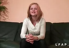 Cachonda rubia cumplir con sus veteranas follando deseos en la polla grande