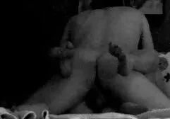 Muy hermosa novia chupó la polla incesto anal xxx del amante y puso un pie en la polla