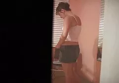 La chica videos de inceto se sentó con un gemido de dulce con tetas naturales