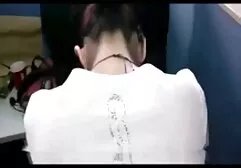 Joven chica sorprender a su xxx hd en español vecino con una mamada en