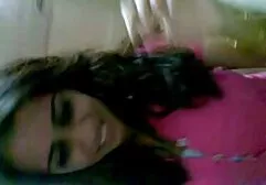 Rebanada con un elegante pezón tragar una gran polla profundamente en su serví porno gratis garganta