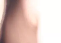 Emocionado krala satisfacer ellos mismos con la porno en vivo enorme vibrador