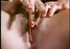Dos pornomasajes shemales teniendo divertido en la amplia cama