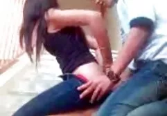 Aunque no hay nadie en casa, un tramposo rojo vino a visitar a un amigo videos de sexo trios y establecer auto pato con él